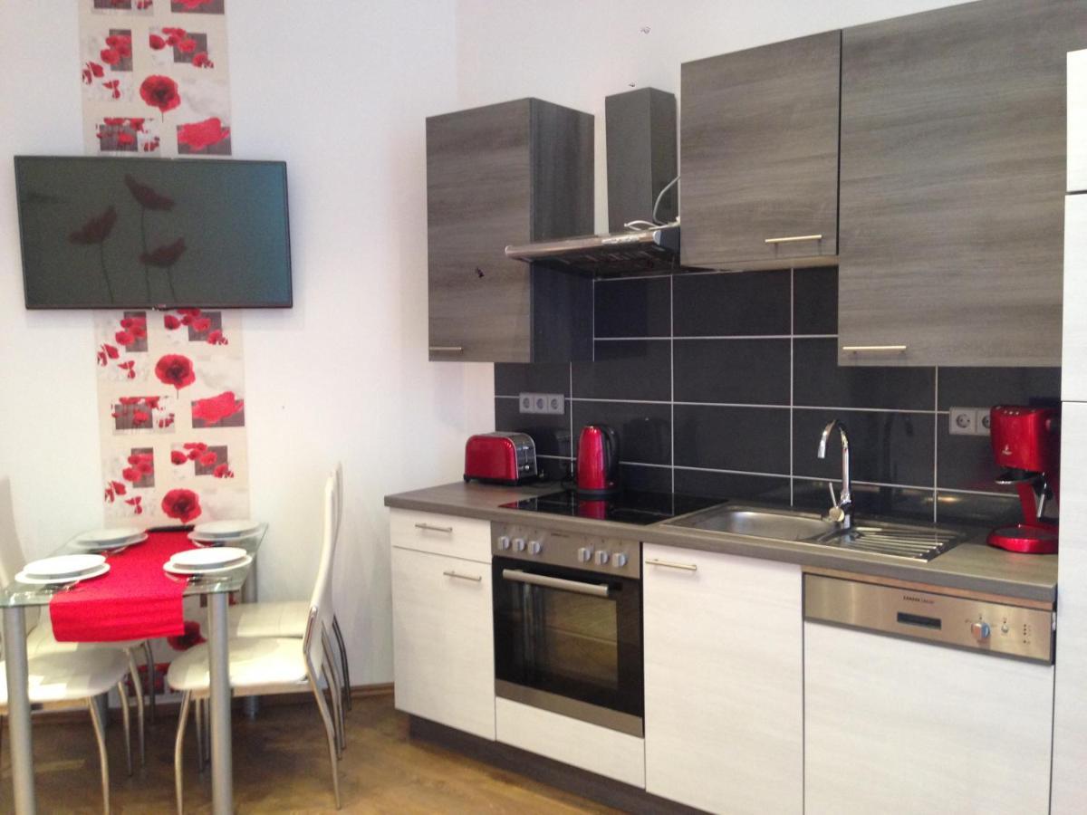 Aqua Apartmanok Pécs Buitenkant foto