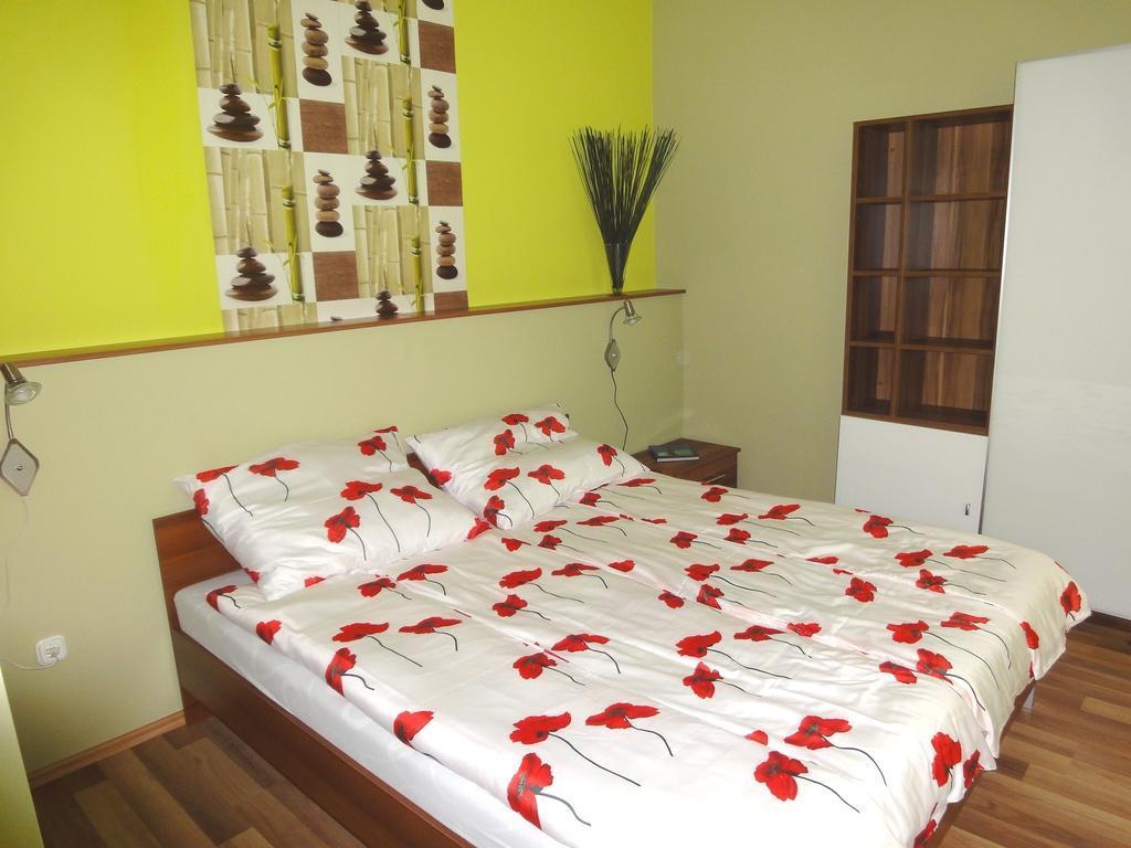 Aqua Apartmanok Pécs Buitenkant foto
